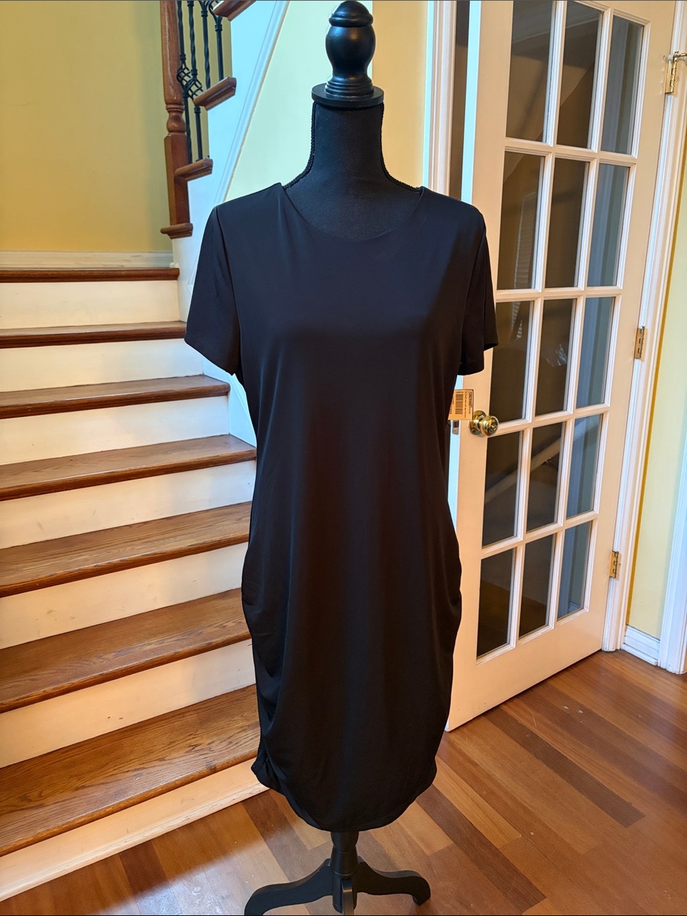 Simple Black Short Sleeve Shift Dress